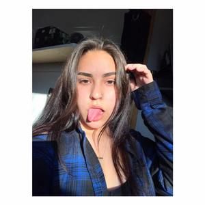 Meet your Posher, Mia